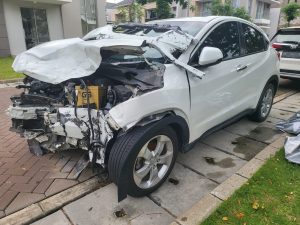 Beli mobil body rusak